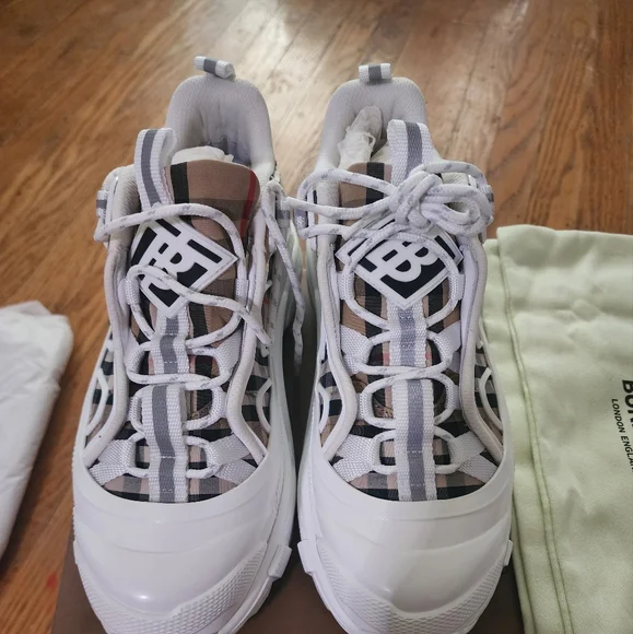 Brand new Arthur Burberry Archive White and Beige low top sneakers - Picture 5 of 8